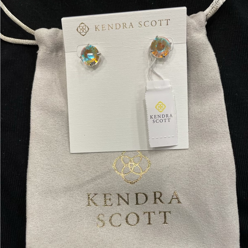 Kendra Scott Stud Earrings NWT